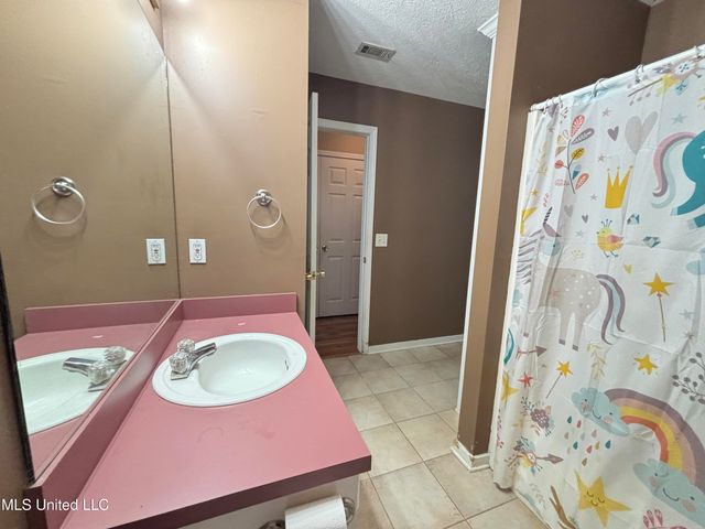 2062 Fox Hill Lane, Byram, MS 39272