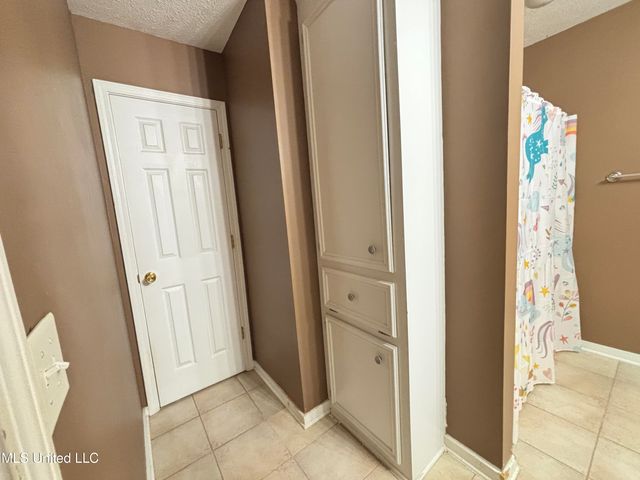 2062 Fox Hill Lane, Byram, MS 39272
