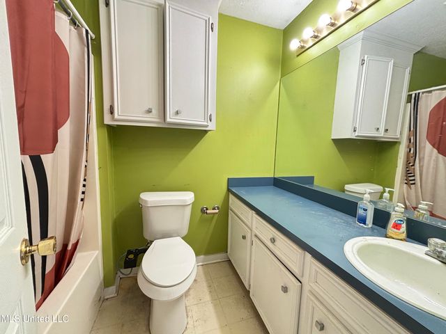 2062 Fox Hill Lane, Byram, MS 39272