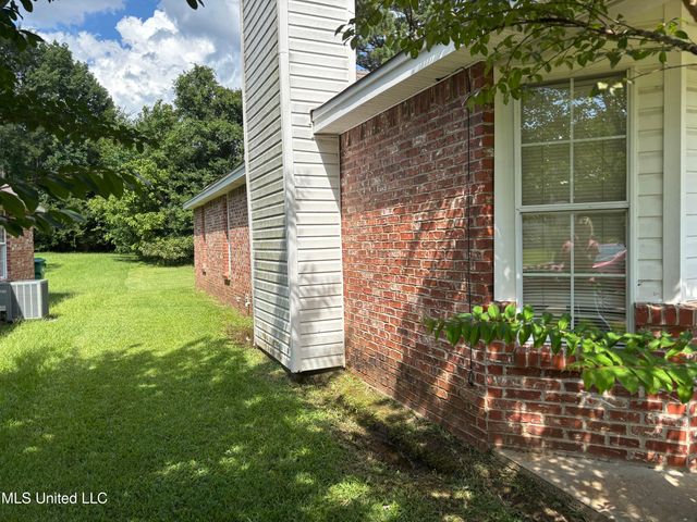 2062 Fox Hill Lane, Byram, MS 39272