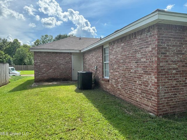 2062 Fox Hill Lane, Byram, MS 39272