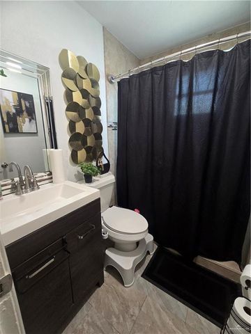 943 W Bowie Avenue, Alamo, TX 78516