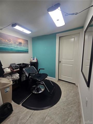 943 W Bowie Avenue, Alamo, TX 78516