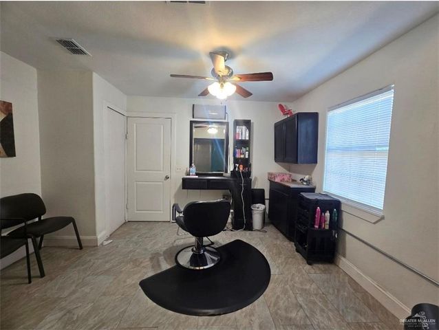 943 W Bowie Avenue, Alamo, TX 78516