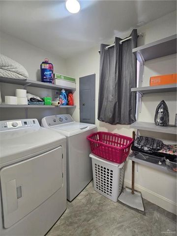 943 W Bowie Avenue, Alamo, TX 78516