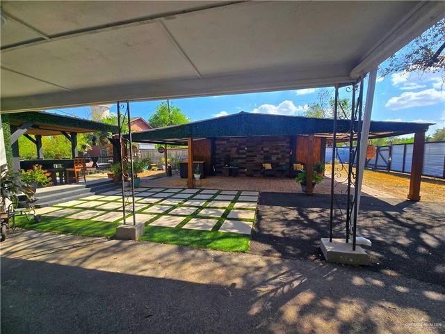 943 W Bowie Avenue, Alamo, TX 78516