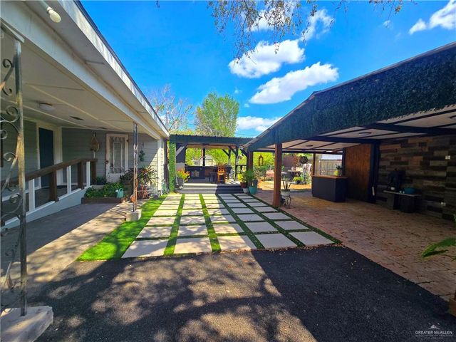 943 W Bowie Avenue, Alamo, TX 78516