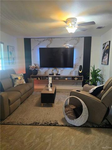 943 W Bowie Avenue, Alamo, TX 78516