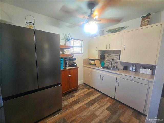 943 W Bowie Avenue, Alamo, TX 78516