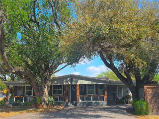 943 W Bowie Avenue, Alamo, TX 78516