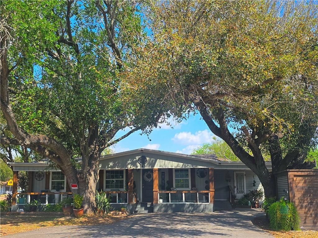 943 W Bowie Avenue, Alamo, TX 78516