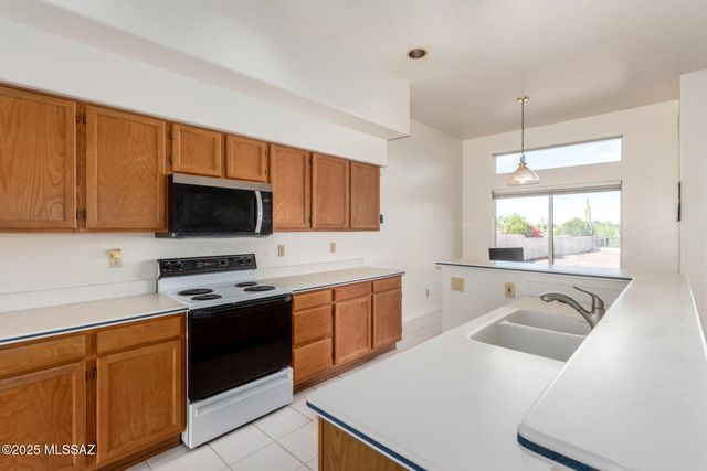 6697 N Shadow Run Drive, Tucson, AZ 85704