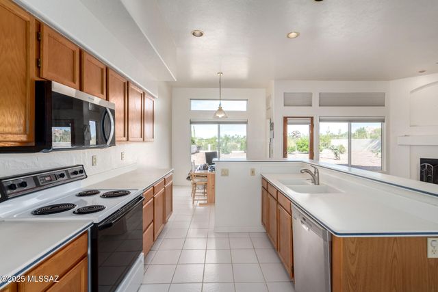 6697 N Shadow Run Drive, Tucson, AZ 85704