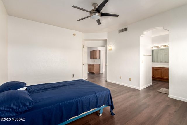 6697 N Shadow Run Drive, Tucson, AZ 85704