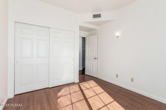 6697 N Shadow Run Drive, Tucson, AZ 85704