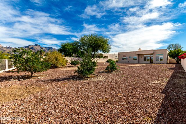 6697 N Shadow Run Drive, Tucson, AZ 85704