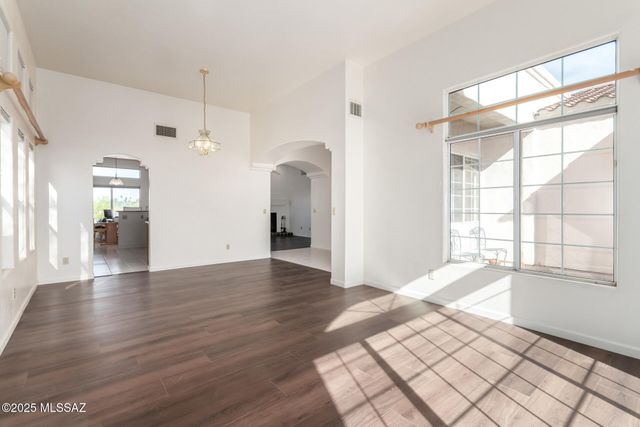 6697 N Shadow Run Drive, Tucson, AZ 85704