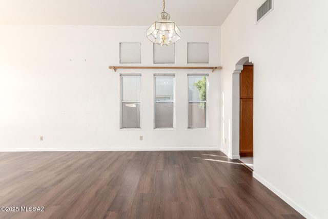 6697 N Shadow Run Drive, Tucson, AZ 85704