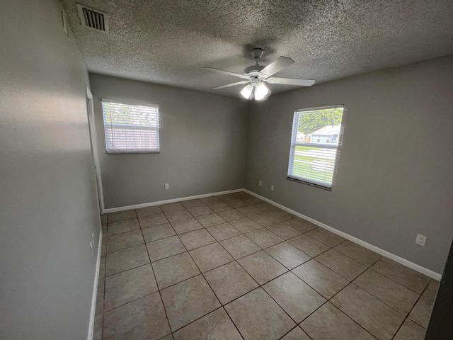 5282 W Canal Cir., Lake Worth, FL 33467