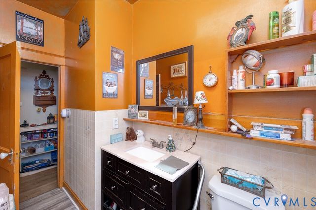 212 Norfolk Ave, Colonial Heights, VA 23834