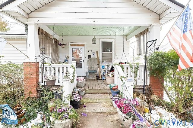 212 Norfolk Ave, Colonial Heights, VA 23834