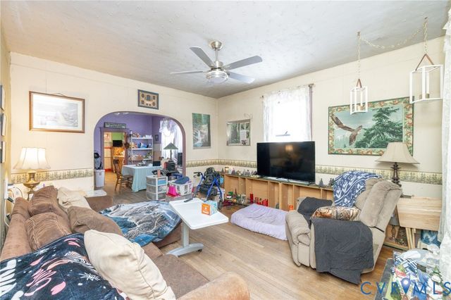 212 Norfolk Ave, Colonial Heights, VA 23834