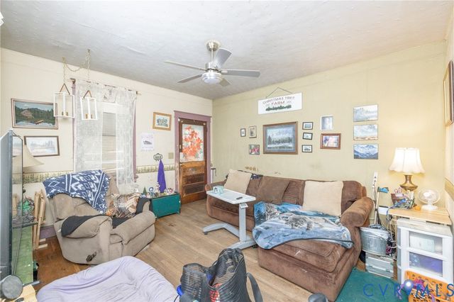 212 Norfolk Ave, Colonial Heights, VA 23834