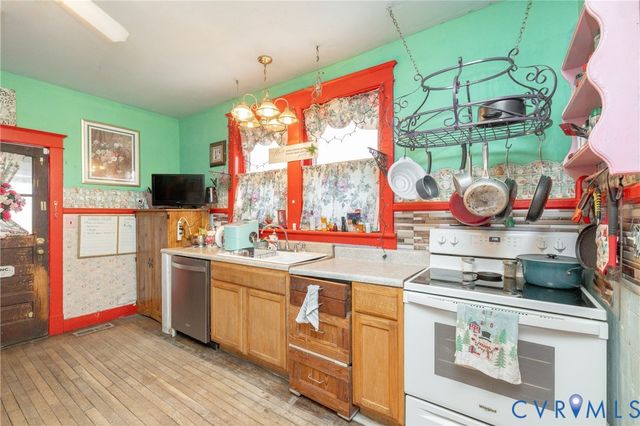 212 Norfolk Ave, Colonial Heights, VA 23834