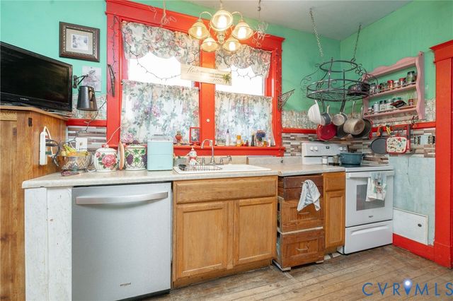 212 Norfolk Ave, Colonial Heights, VA 23834