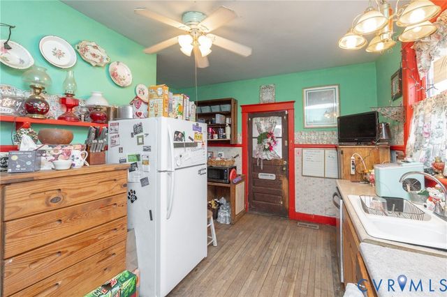 212 Norfolk Ave, Colonial Heights, VA 23834