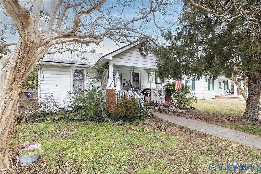 212 Norfolk Ave, Colonial Heights, VA 23834