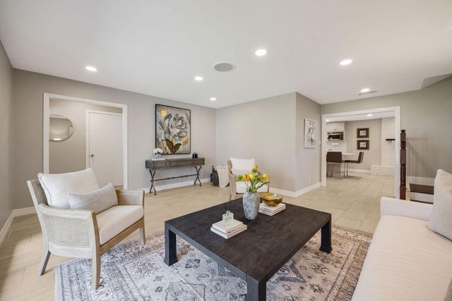 10207 Oakpoint Drive, Houston, TX 77043