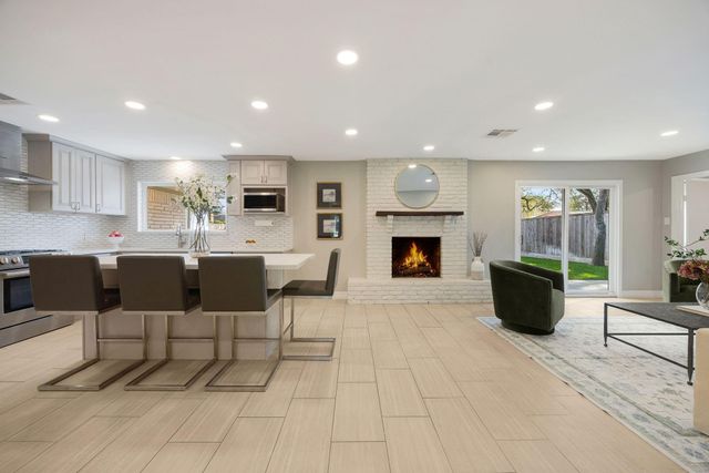 10207 Oakpoint Drive, Houston, TX 77043