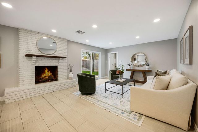 10207 Oakpoint Drive, Houston, TX 77043