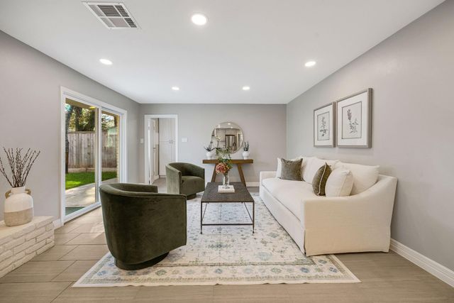 10207 Oakpoint Drive, Houston, TX 77043