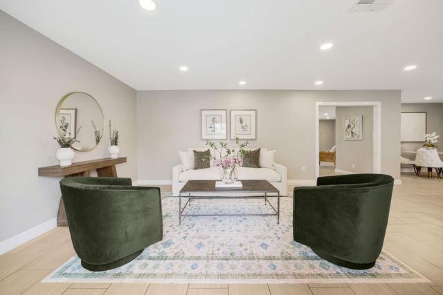 10207 Oakpoint Drive, Houston, TX 77043