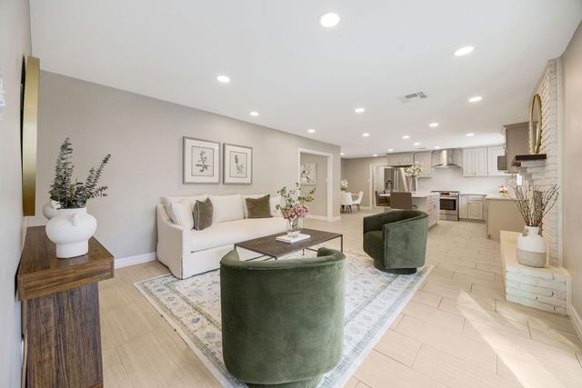 10207 Oakpoint Drive, Houston, TX 77043