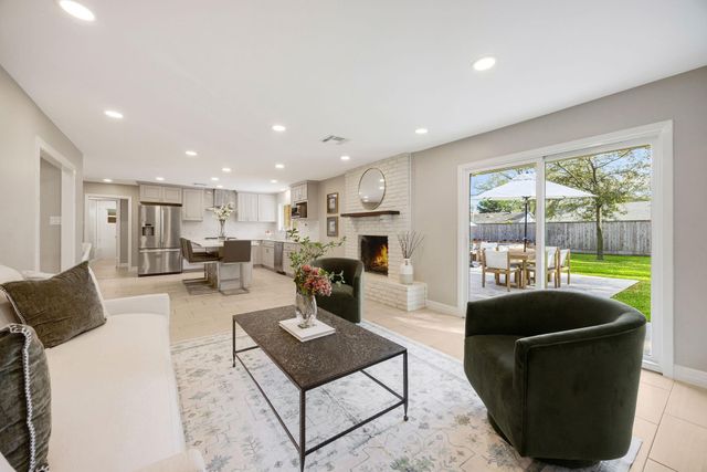 10207 Oakpoint Drive, Houston, TX 77043