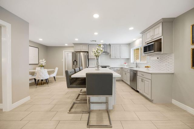 10207 Oakpoint Drive, Houston, TX 77043