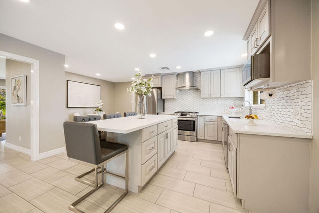 10207 Oakpoint Drive, Houston, TX 77043