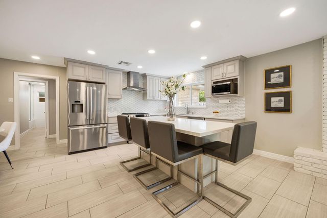 10207 Oakpoint Drive, Houston, TX 77043