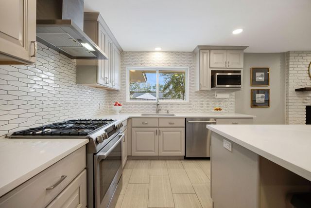 10207 Oakpoint Drive, Houston, TX 77043