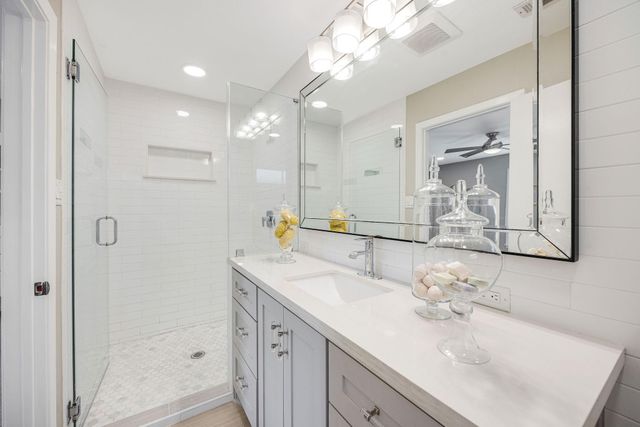 10207 Oakpoint Drive, Houston, TX 77043