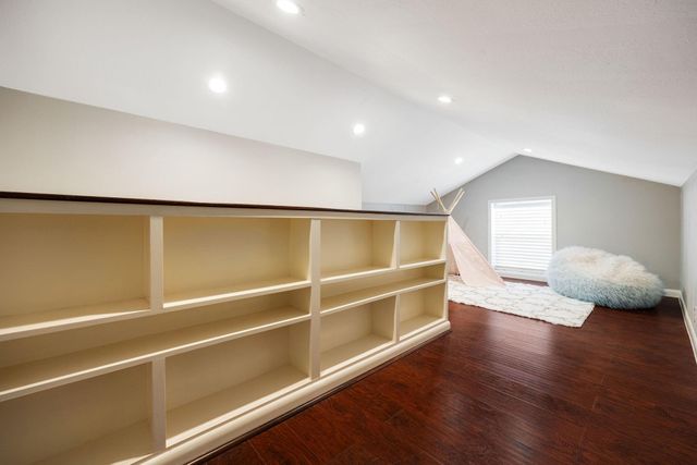 10207 Oakpoint Drive, Houston, TX 77043