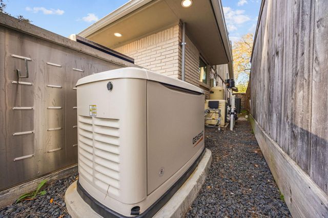 10207 Oakpoint Drive, Houston, TX 77043