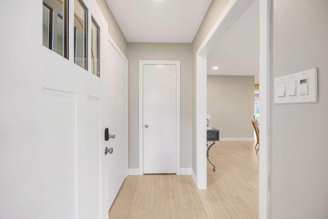 10207 Oakpoint Drive, Houston, TX 77043