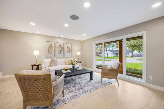 10207 Oakpoint Drive, Houston, TX 77043