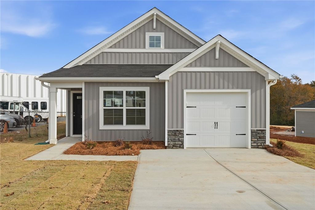25 New Dunham Bridge Road, Greenville, SC 29611