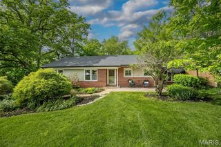 1889 N Signal Hills Drive, Kirkwood, MO 63122