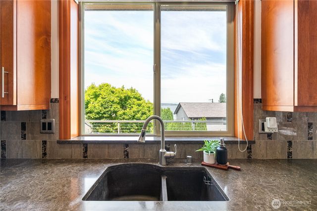 5550 Whitehorn Way, Blaine, WA 98230
